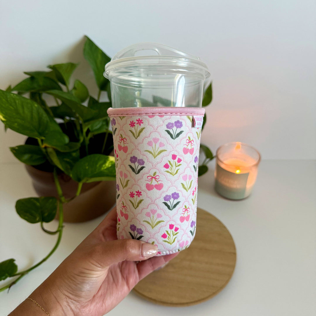 Neutral Diamond Floral Iced Coffee Sleeve
